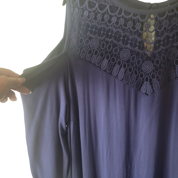 Lane Bryant Top Cold Shoulder Flattering Lace on Chest 3/4 Sleeve Blue Sz 2X - Picture 3 of 9